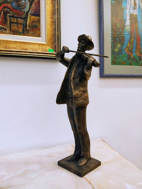 Скулптура на цигулар